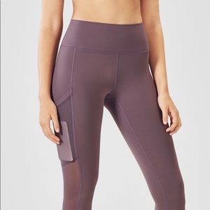Mila high waisted pocket Capri. New. Color shadow